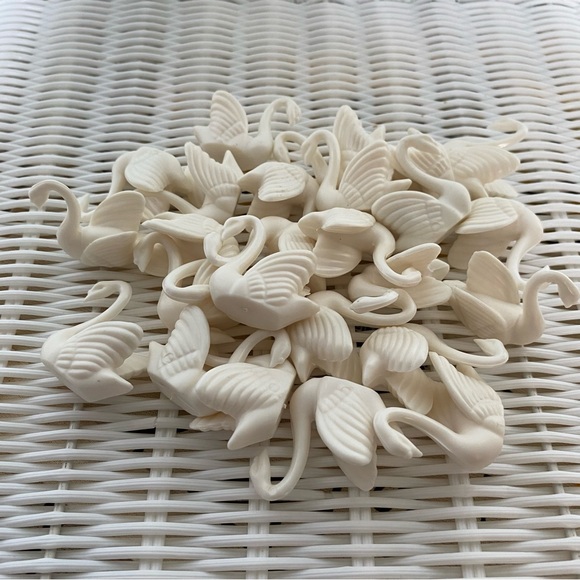 Set of 25 Off White Miniature Swan Decorations, Weddings, Party Supplies NWOT - Picture 10 of 17